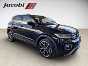 Schwarzes Auto von Jacobi, SUV-Modell, glänzend, gebaut für Stil und Komfort.