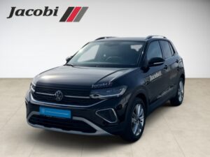 Schwarzer Volkswagen T-Cross SUV, frontalansicht, grauem Hintergrund, "Jacobi" Logo links oben.